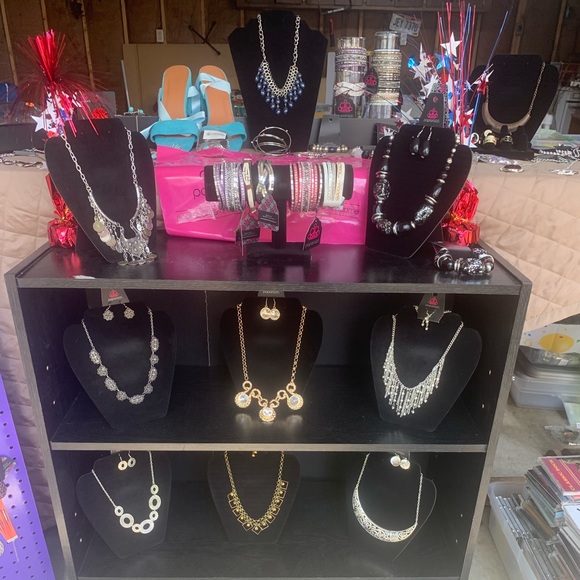 Paparazzi jewelry $12, Avon products - Picture 1 of 16